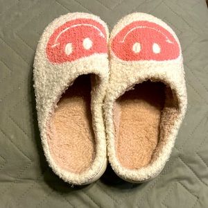 Retro style Smiley face slippers Sz 8.5-9 NIB